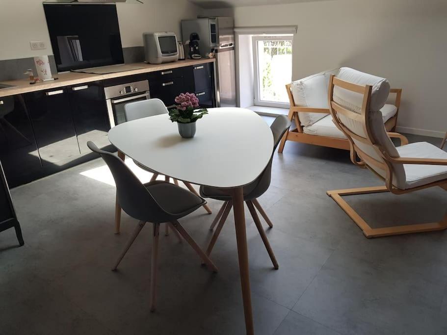 Petite Maison Type Loft En Plein Bourg D'Ambazac Exterior foto